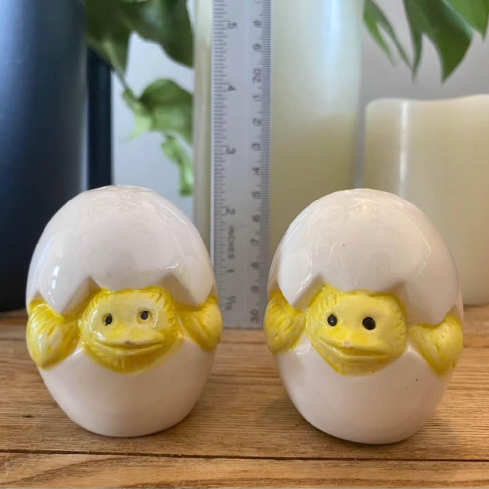 Set of 2 Vintage Yellow and White Chick Salt and Pepper Shakers